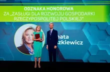 Renata Juszkiewicz z odznaką honorową za zasługi dla rozwoju gospodarki RP (fot. POHiD)