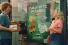 Nadawanie i odbieranie paczek w Żabce to jedna z wielu usług oferowanych przez sieć (fot. materiały prasowe)
