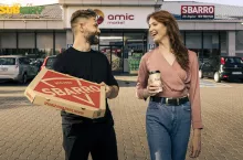 Amic Energy chce wygrać z konkurencją unikalną ofertą gastronomiczną. W Polsce tylko na stacjach tej sieci można kupić pizzę Sbarro (fot. materiały prasowe)