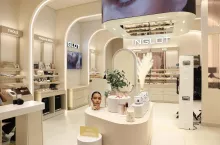 Nowo otwarty salon marki Inglot w Avenues Mall w Kuwejcie (fot. materiały prasowe)