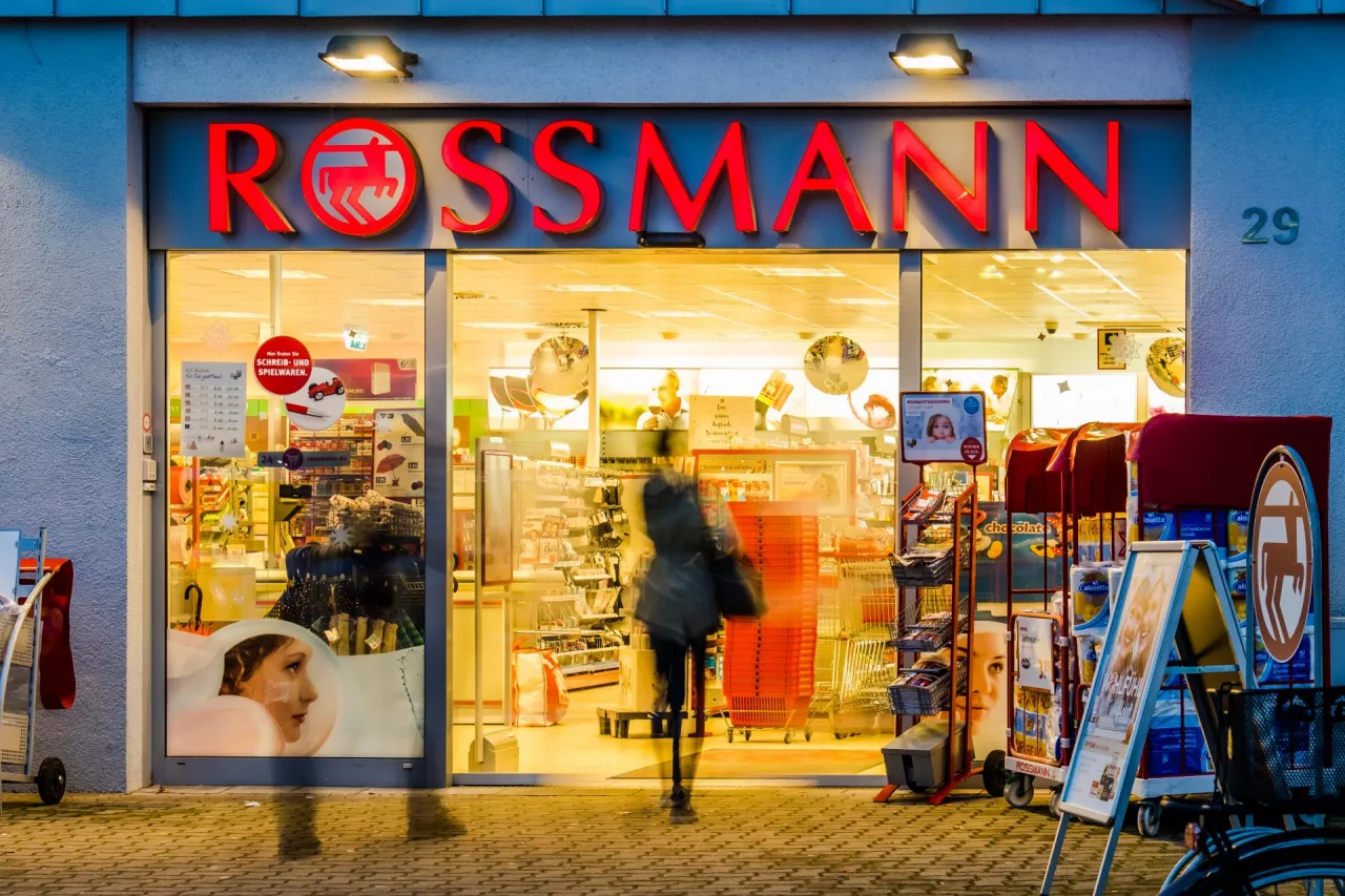 Na zdj. drogeria sieci Rossmann (fot. Lukassek/Shutterstock)