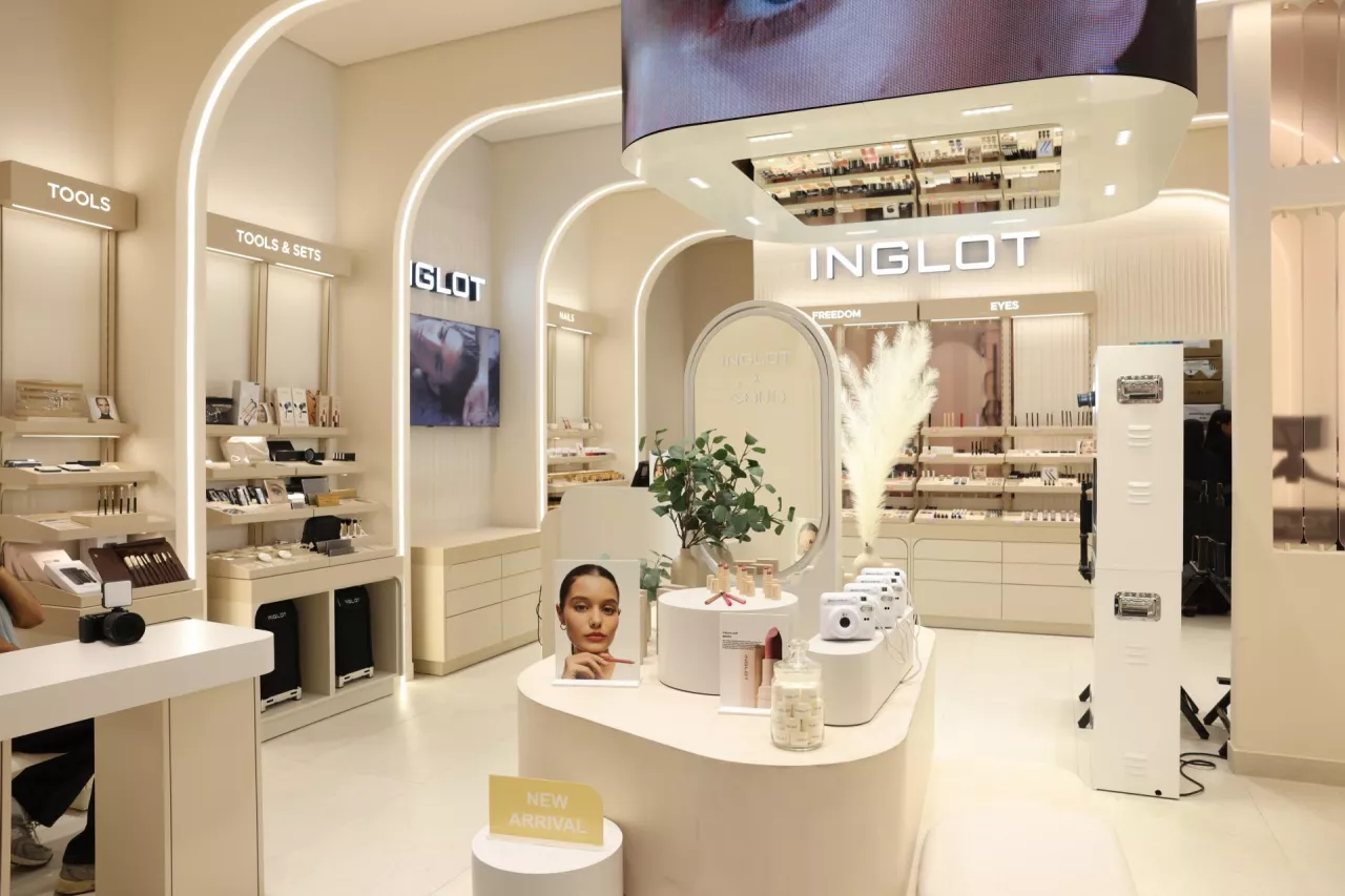 Nowo otwarty salon marki Inglot w Avenues Mall w Kuwejcie (fot. materiały prasowe)
