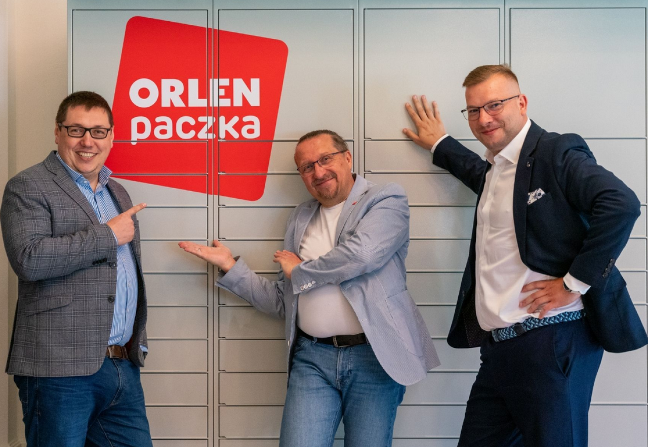Waldemar Hlebowicz, prezes zarządu spółki Orlen Paczka (po środku)
