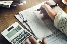 Jakie zmiany przyniesie nowy projekt ustawy o KSeF? (fot. Shutterstock)