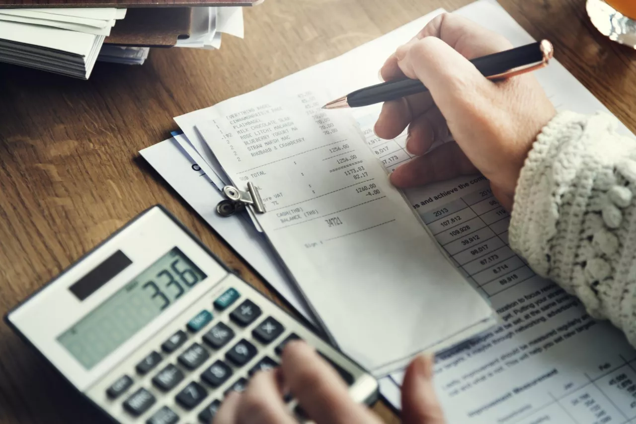 Jakie zmiany przyniesie nowy projekt ustawy o KSeF? (fot. Shutterstock)