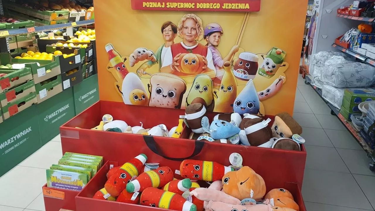 W wakacje w Biedronce pojawi się kolejny pluszowy ”gang” (fot. wiadomoscihandlowe.pl)