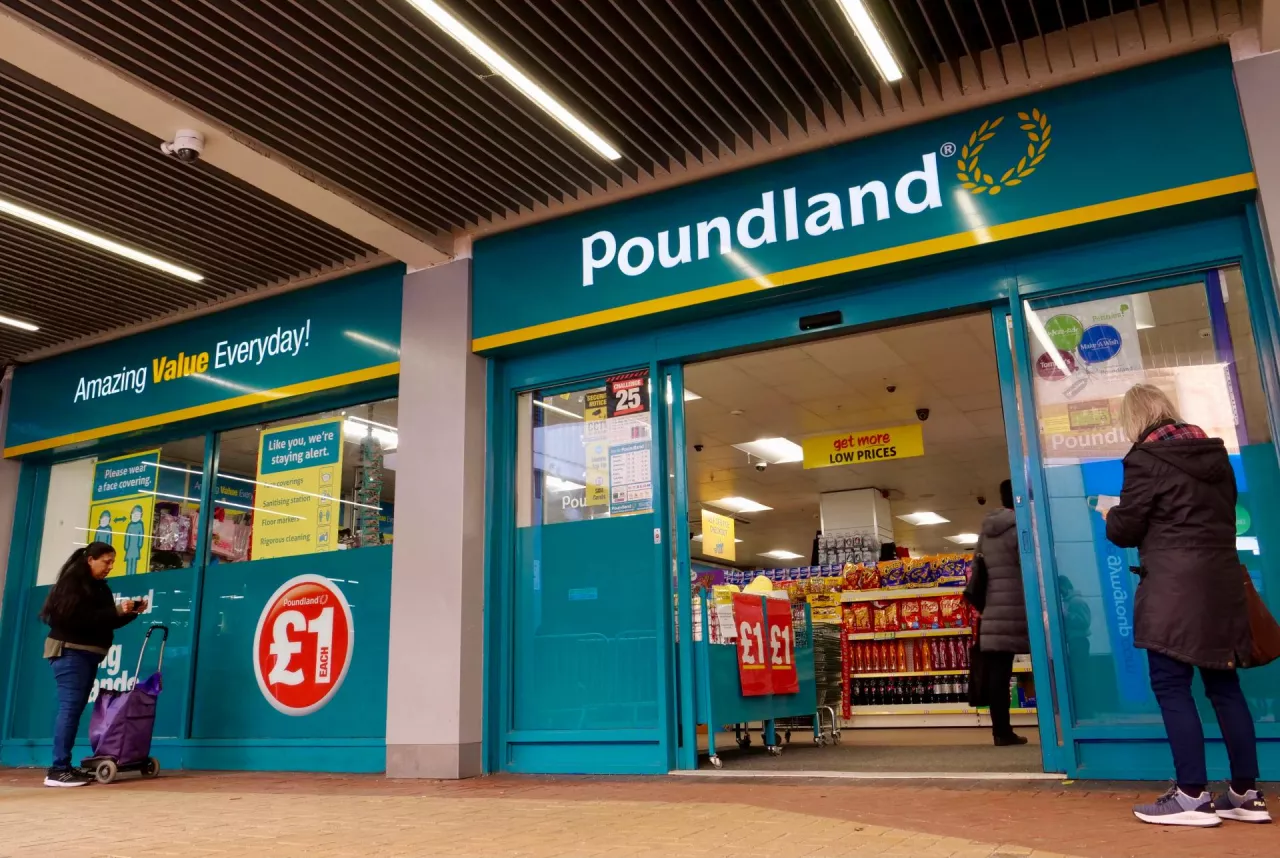 Sklep sieci Poundland w Londynie (fot. Brookgardener/Shutterstock)