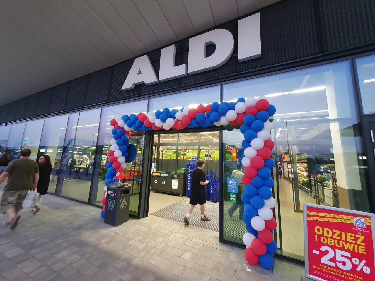 18 czerwca sklepy sieci Aldi będą otwarte dłużej niż standardowo (fot. wiadomoscihandlowe.pl)