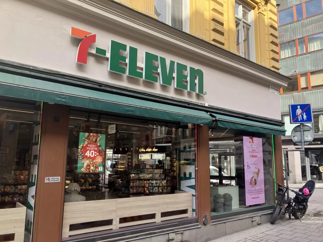 Sklep 7-Eleven w Sztokholmie (fot. Sebastian Rennack)