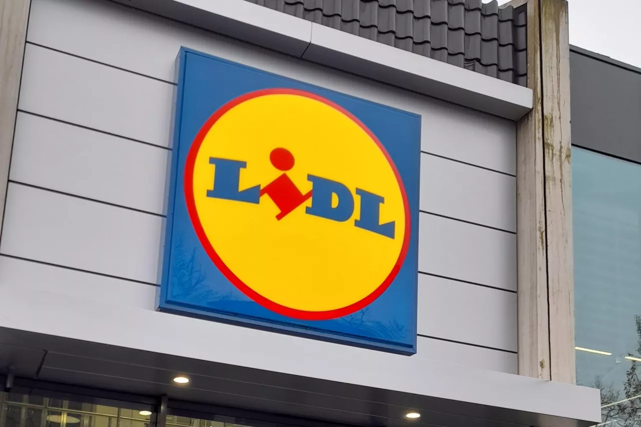 Logo niemieckiej sieci dyskontowej Lidl (fot. Bartek Kaszuba)