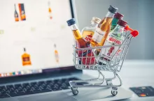 Sprzedaż alkoholu przez internet. Ministerstwo Zdrowia planuje zmiany (fot. Shutterstock)