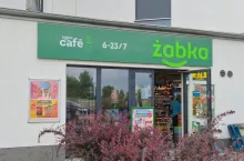 Nie idźcie do Żabki, tylko idźcie do sąsiada, sąsiadki, żeby z nimi porozmawiać, poznajcie się – apelował Rafał Trzaskowski podczas Wielkiego Marszu Patriotów (fot. FotoDax/Shutterstock)