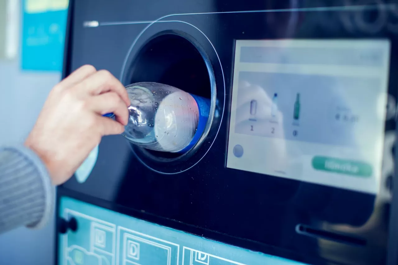 System kaucyjny w Polsce od października 2025 – podatkowe problemy i niejasności (fot. Shutterstock)