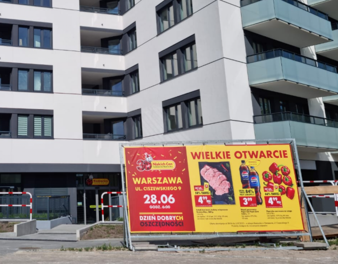 Nowy sklep Biedronka w Warszawie zlokalizowany przy kampusie Szkoły Głównej Gospodarstwa Wiejskiego (SGGW) będzie 175. placówką tej sieci w stolicy.