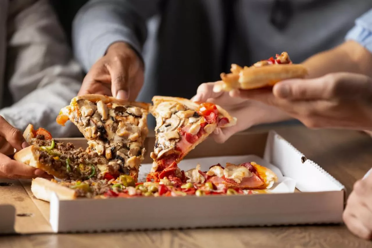 W maju zantoowano spadek klientów odwiedzających pizzerie (fot. Shutterstock)