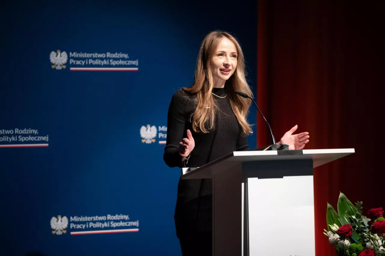 Agnieszka Dziemianowicz-Bąk, minister rodziny, pracy i polityki społecznej w rządzie Donalda Tuska (MRPiPS)