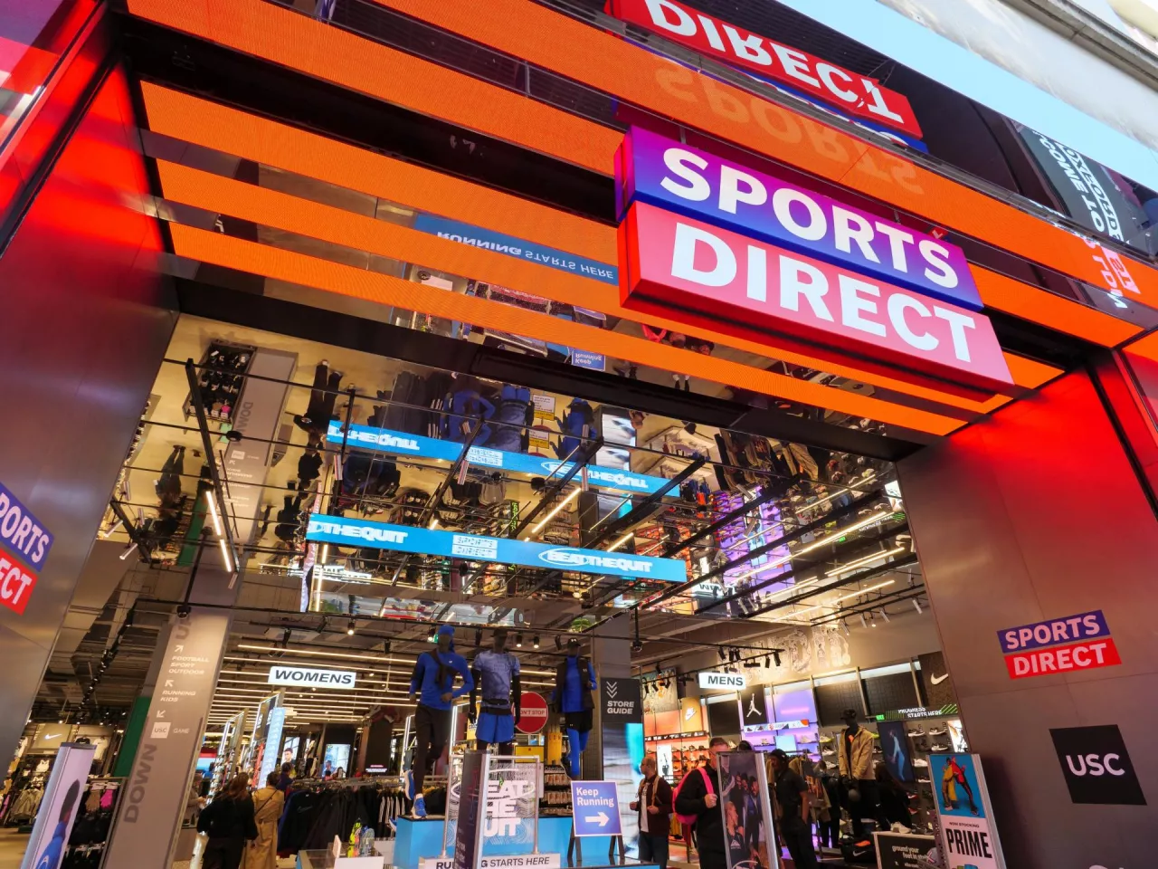 Sieć Sports Direct liczy obecnie ponad 700 sklepów (fot. Shutterstock)