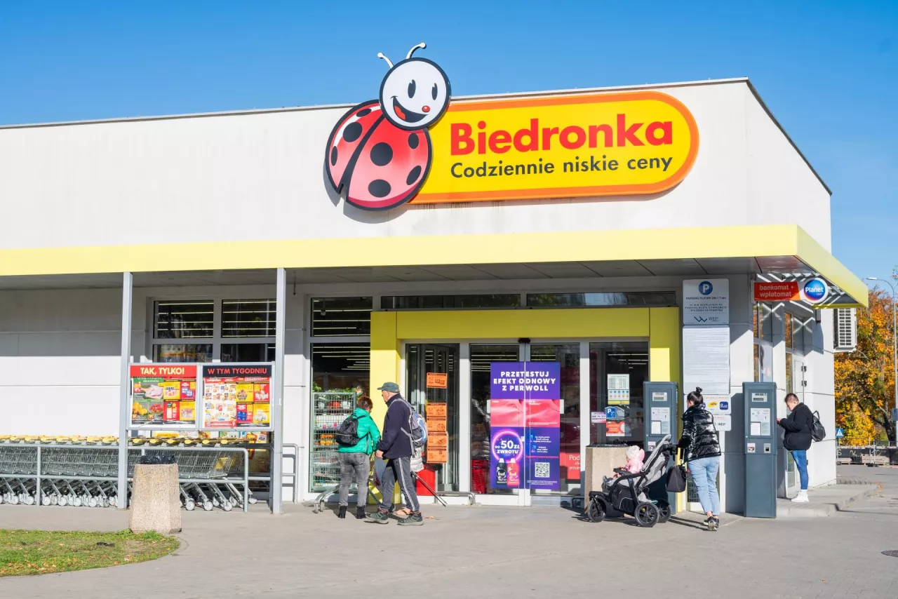 Biedronka chce być jak centrum handlowe? Sieć udostępnia przestrzenie na wynajem (fot. Sheviakova Kateryna/Shutterstock)