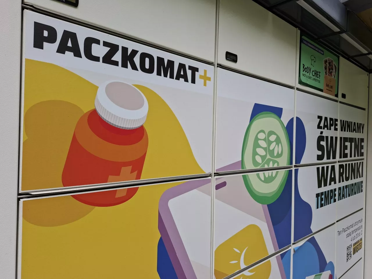Paczkomat Plus w Warszawie (fot. wiadomoscihandlowe.pl/PJ)