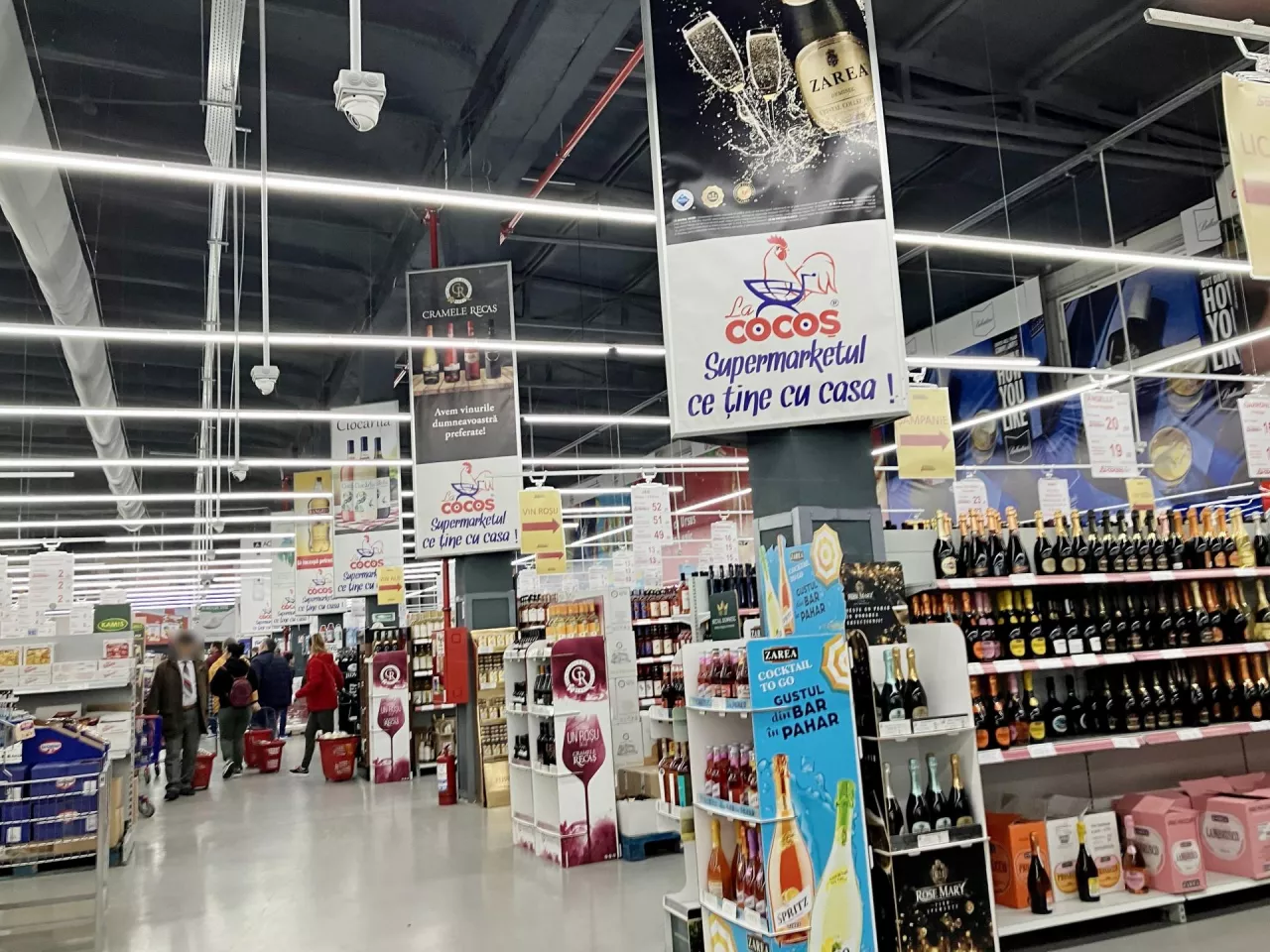 Hipermarket dyskontowy La Cocoș (fot. Sebastian Rennack)
