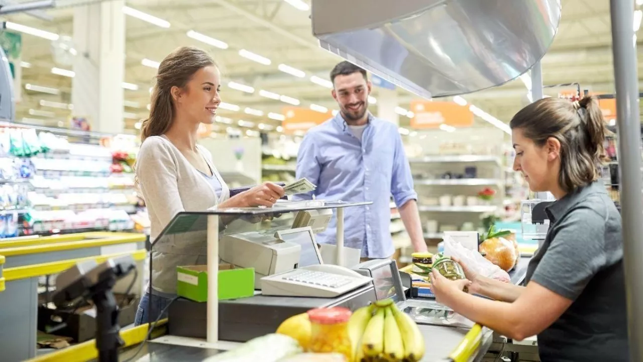 <p>Ranking drożyzny za czerwiec 2025. Co najbardziej drożeje? (fot. Canva)</p>