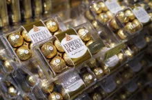 Ferrero przejmie producenta płatków śniadaniowych Corn Flakes? Na zdj. słodycze Ferrero Rocher (fot. rootstudio/Shutterstock)