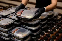 Z danych PMR Experts Market by Hume‘s wynika, że aż 28 proc. Polaków korzystających z cateringu dietetycznego zamówiło w 2024 r. posiłki od więcej niż jednego dostawcy (fot. Shutterstock)