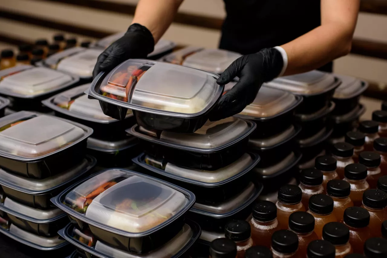 Z danych PMR Experts Market by Hume‘s wynika, że aż 28 proc. Polaków korzystających z cateringu dietetycznego zamówiło w 2024 r. posiłki od więcej niż jednego dostawcy (fot. Shutterstock)