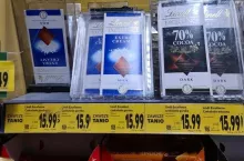 Zabezpieczenia antykradzieżowe na czekoladę – nietypowy problem w markecie na Bemowie (za x.com/dawidparzyk)