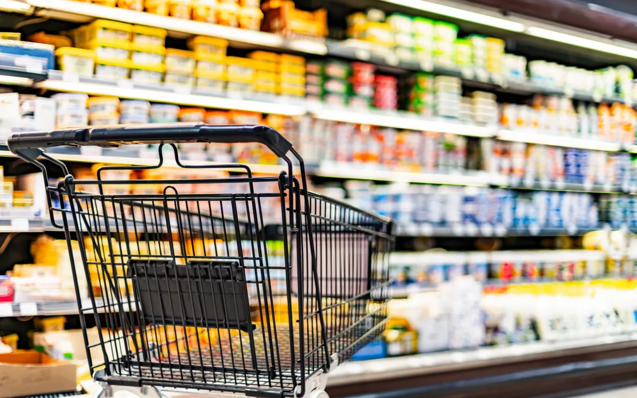 Auchan było najtańsze w czerwcowym koszyku ASM (fot. Shutterstock)