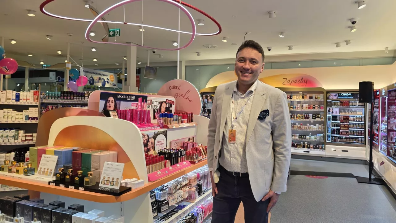 Hubert Iwanowski obecny dyrektor ds. rozwoju sprzedaży międzynarodowej w firmie Eveline Cosmetic miał udział w wejściu sieci drogerii DM do Polski (fot. wiadomoscikosmetyczne.pl)