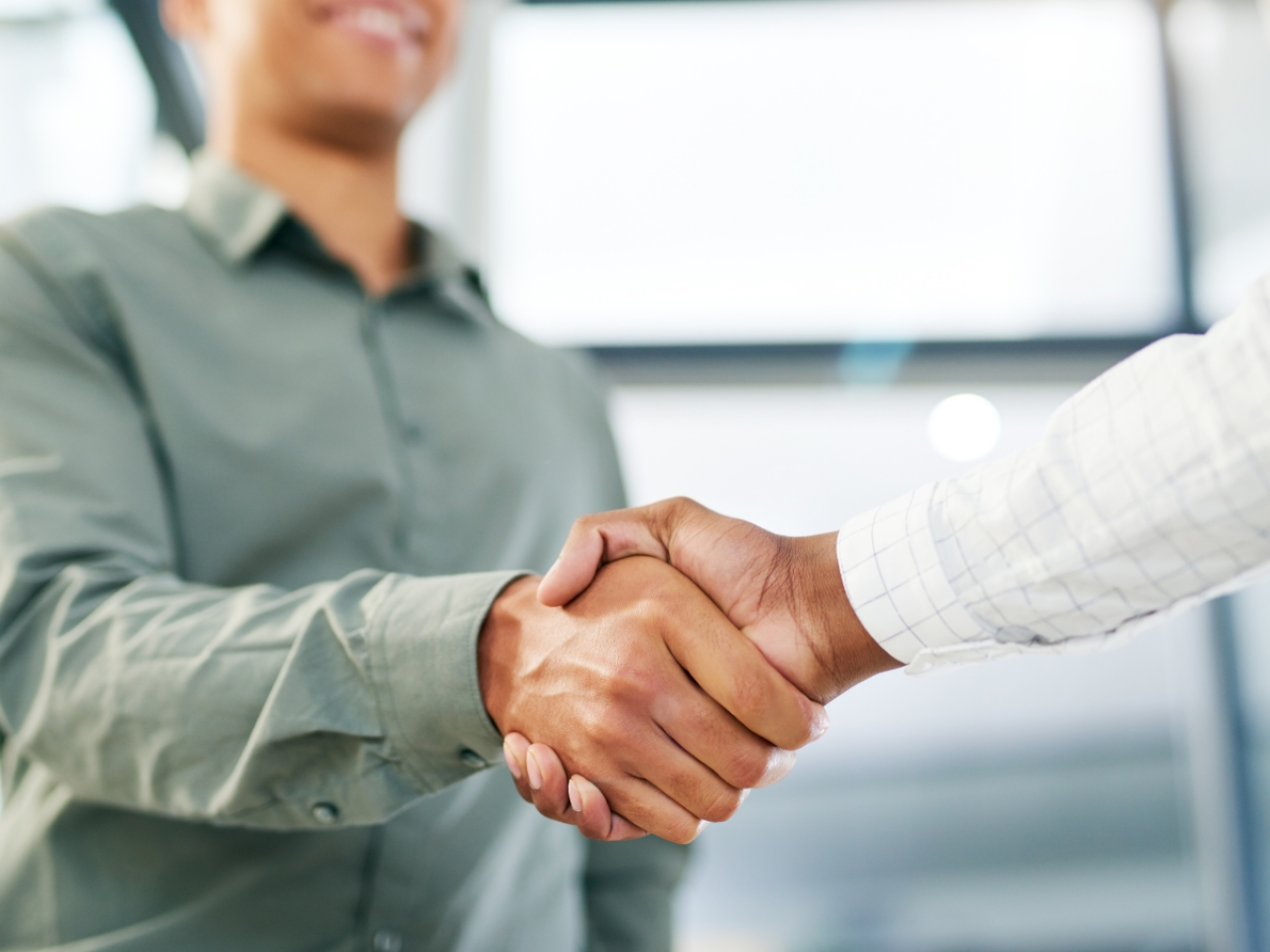 Pierwsze wrażenie w B2B – jakie znaczenie ma czyste, dobrze zorganizowane biuro?