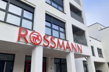 Logo sieci Rossmann (fot. Sebastian Rennack)