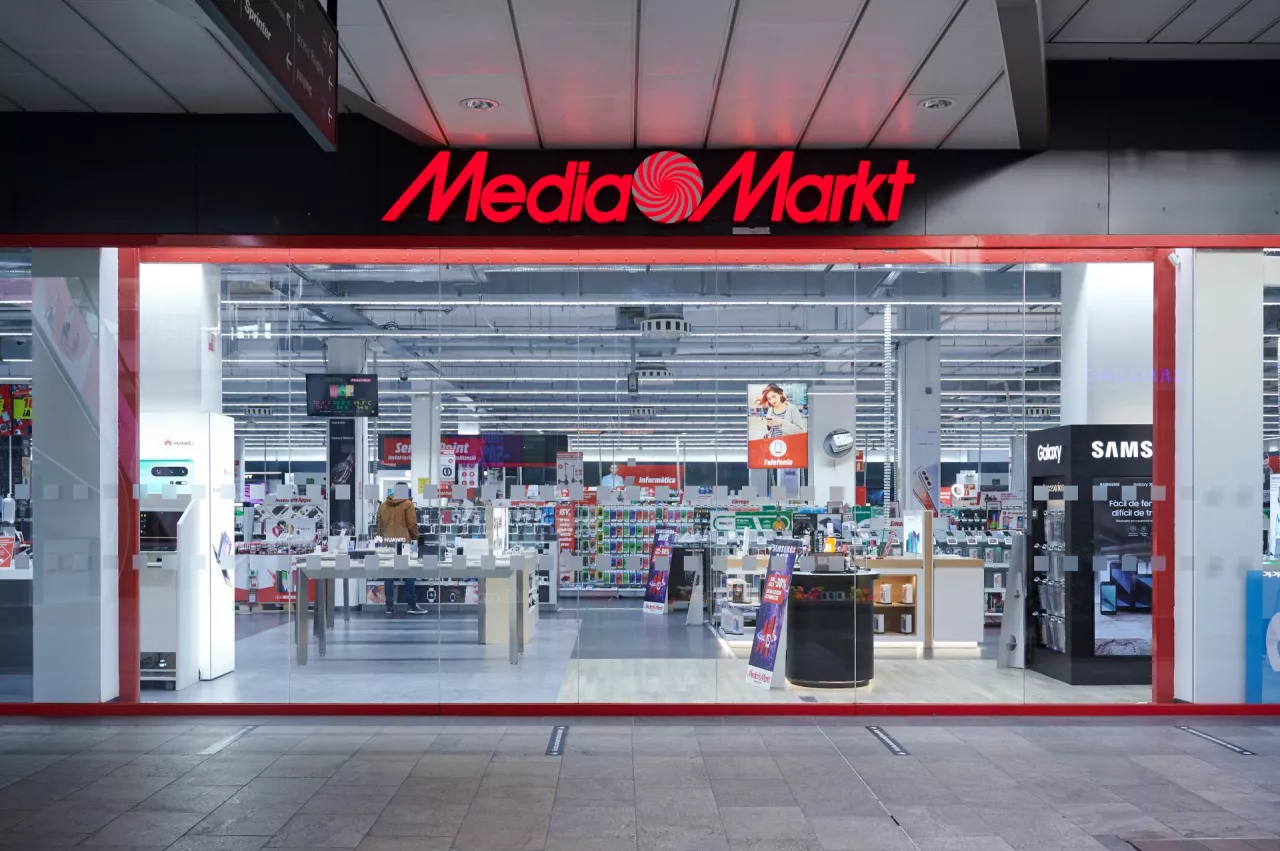 Na zdj. sklep sieci MediaMarkt (fot. Miguel Guasch/Shutterstock)
