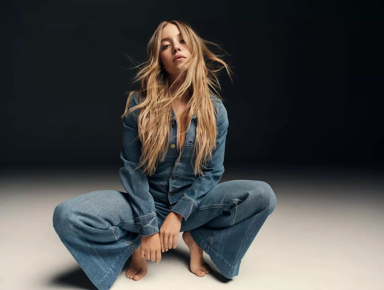 Sydney Sweeney na zdjęciu reklamowym American Eagle (fot. materiały prasowe)