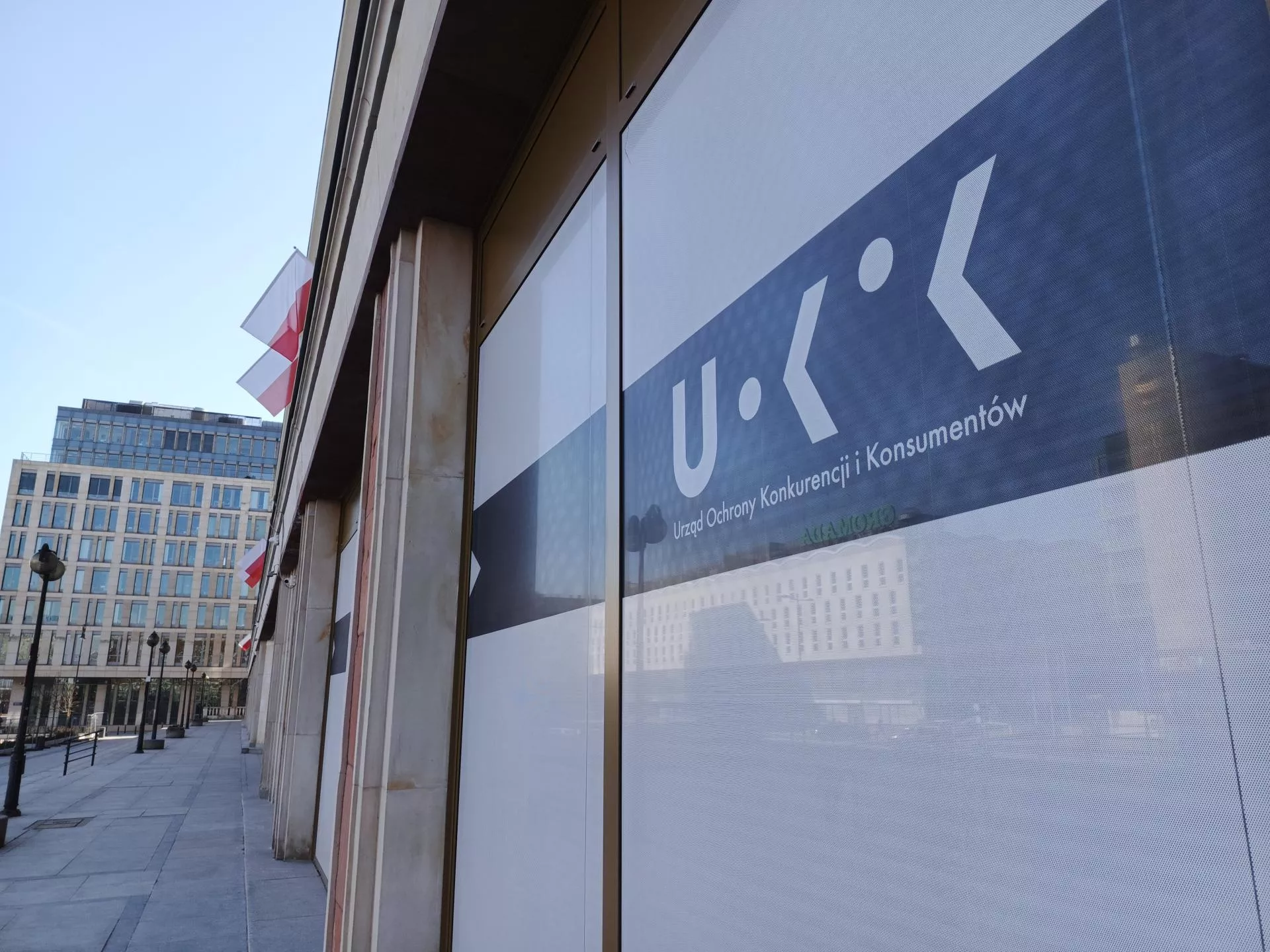 UOKiK zrobił nalot. Pracownicy znanej firmy w pośpiechu kasowali wiadomości na WhatsAppie. Jest wyrok sądu