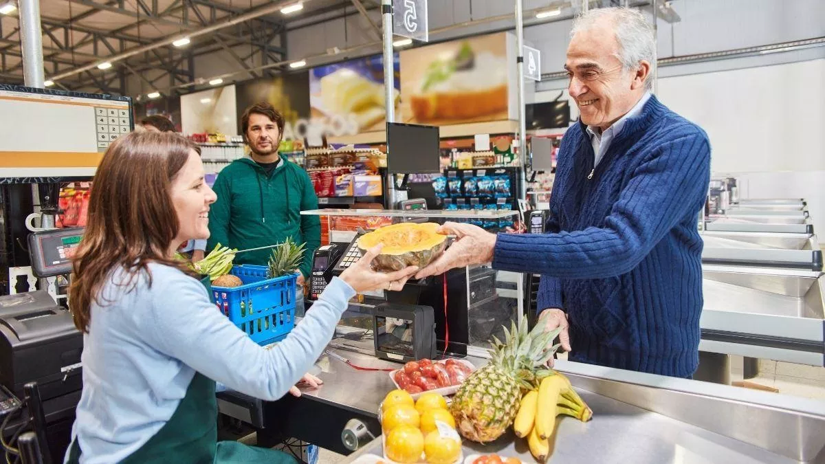 Zaskakująco słaba sprzedaż detaliczna. Co dalej z konsumpcją? [ANALIZA ekspertów]