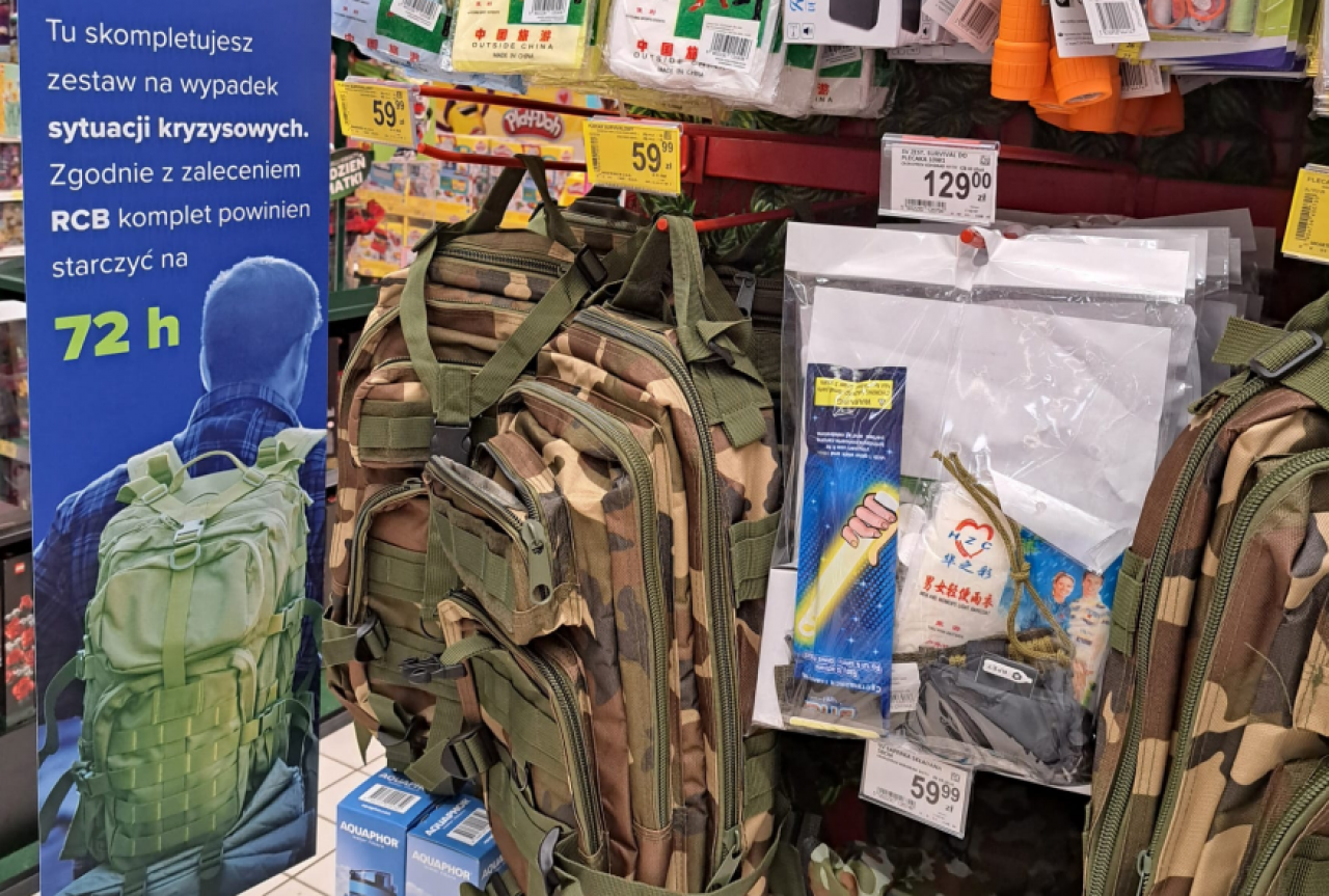 Plecak przetrwania w sklepie Carrefour Polska