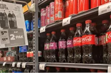 Napoje w sieci sklepów Carrefour (wiadomoscihandlowe.pl/MG)