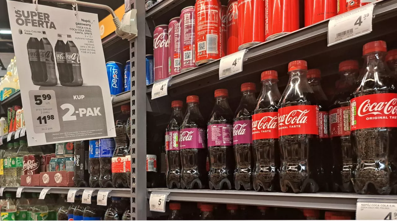 Napoje w sieci sklepów Carrefour (wiadomoscihandlowe.pl/MG)