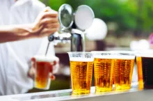 Będzie zakaz sprzedaży alkoholu na imprezach masowych? (fot. Shutterstock)