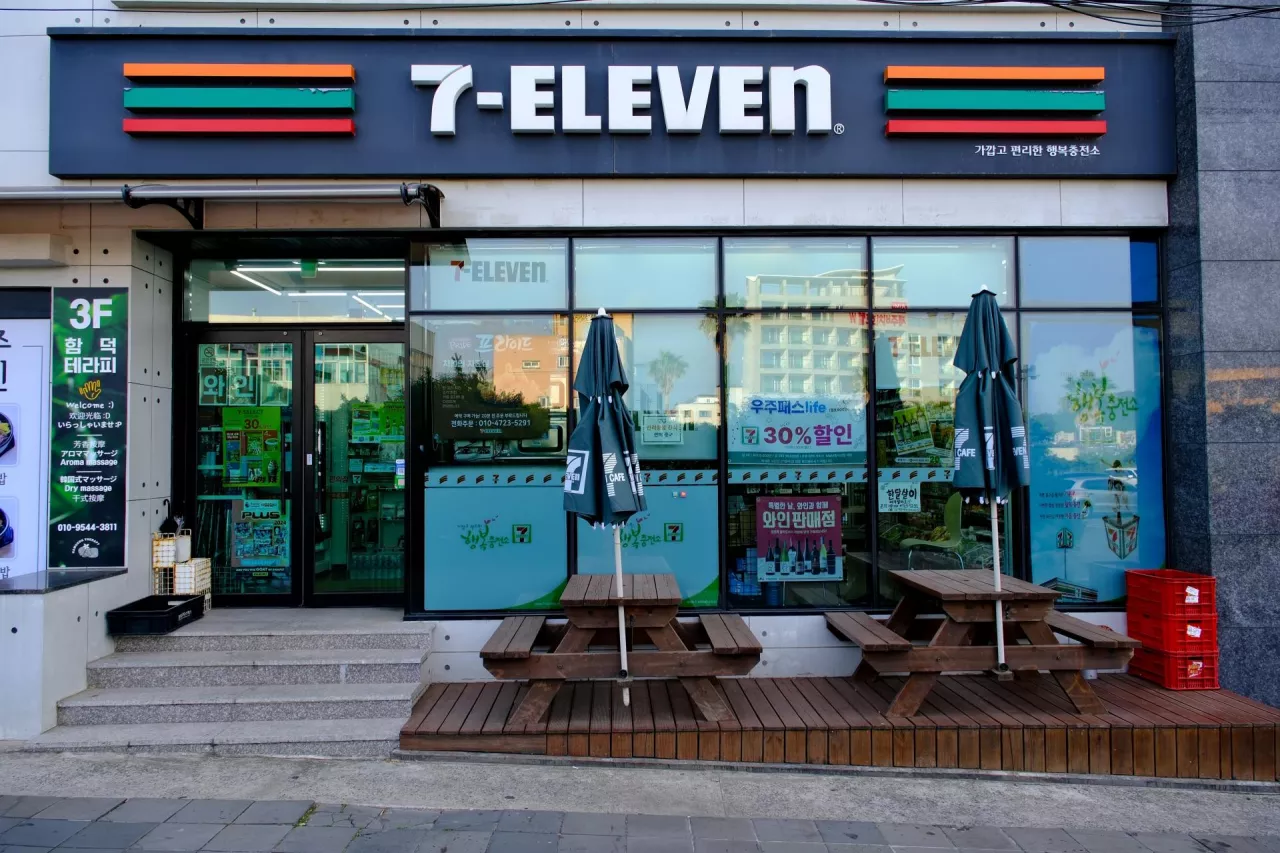 Sklep sieci 7-Eleven (fot. Shutterstock)