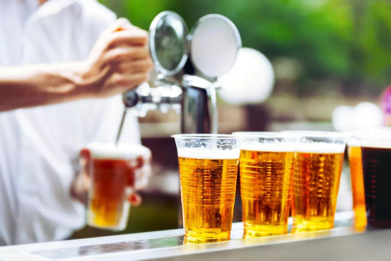 Będzie zakaz sprzedaży alkoholu na imprezach masowych? (fot. Shutterstock)