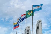 Flagi krajów Mercosur (fot. Shutterstock)