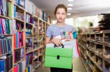 Auchan oferuje wyprawkę szkolną dla dzieci leworęcznych i twierdzi, że jest najtańszy na rynku  (Shutterstock)