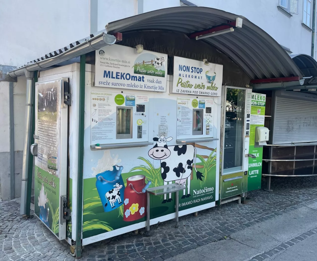 Mlekomat w centrum Lublany w Słowenii (fot. Mk)