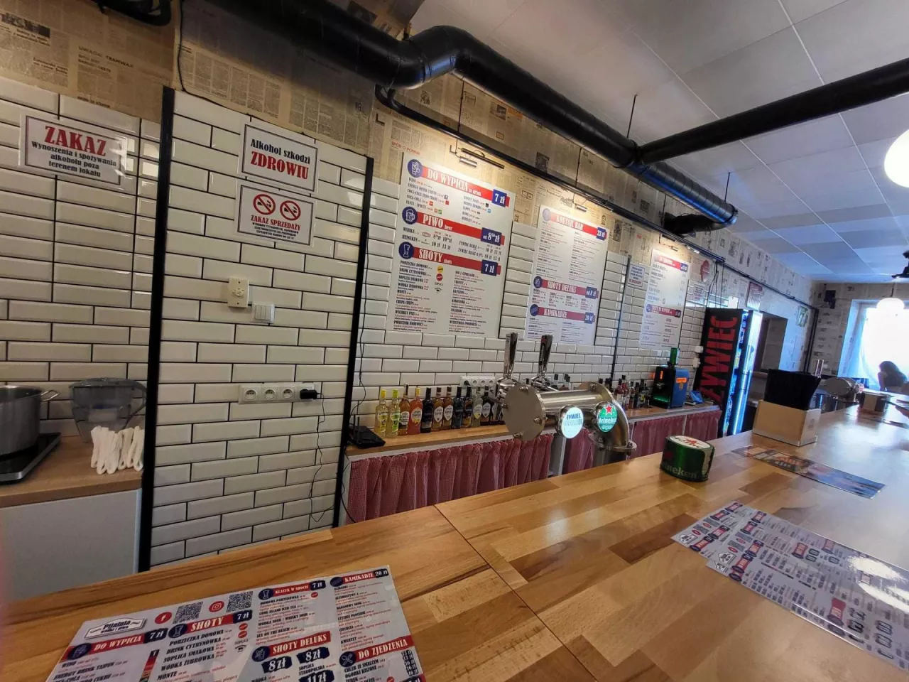 <p>Marka Pijalnia Wódki i Piwa obecnie obejmuje 36 lokali działających na terenie całego kraju</p>