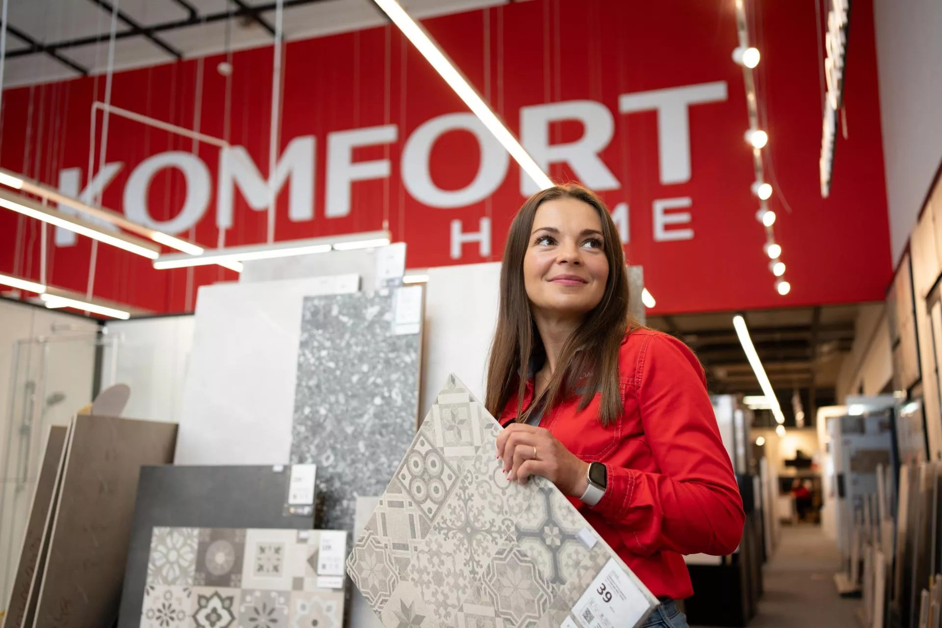 Sieć Komfort rozwija nową strategię, którą wspiera AI. Podłogi, drzwi i kuchnie to już przeszłość?