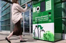 Zgniecione butelki? Dla butelkomatów EcoAction to nie problem 