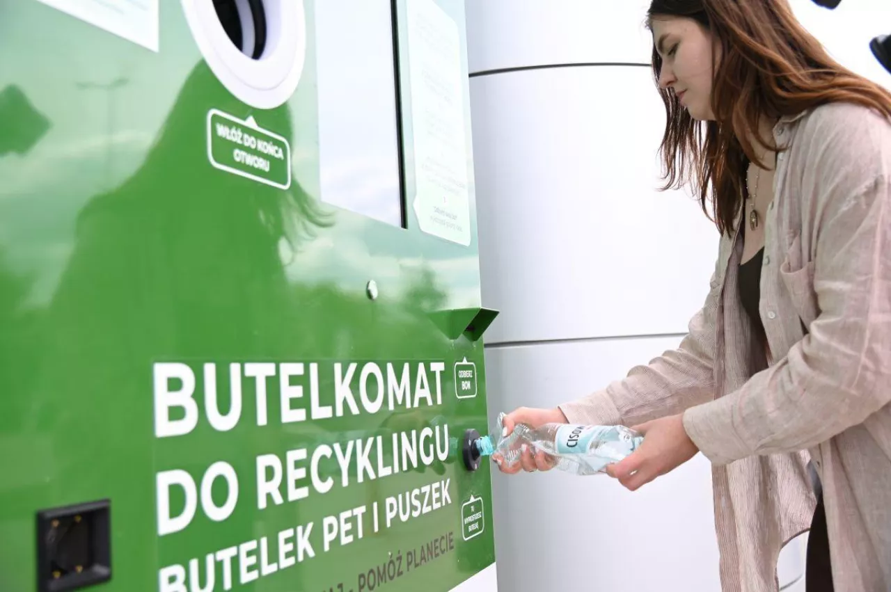 Zgniecione butelki? Dla butelkomatów EcoAction to nie problem 